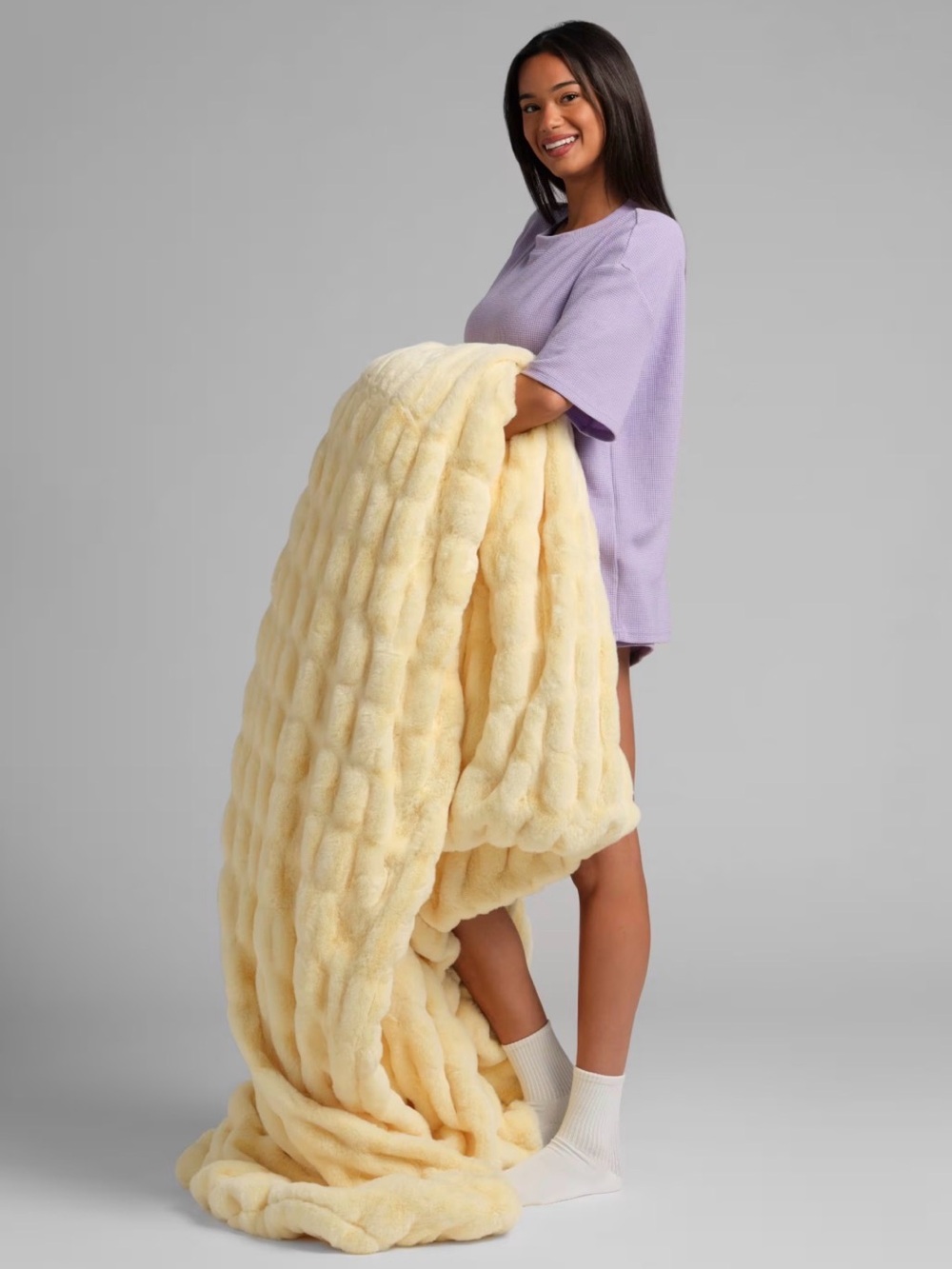 Comfrt The Dreamer Blanket in Buttercream yellow. Size large. Brand new.